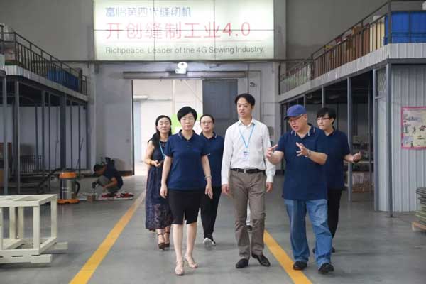 中國服裝協會一行人參觀寶盈2.jpg