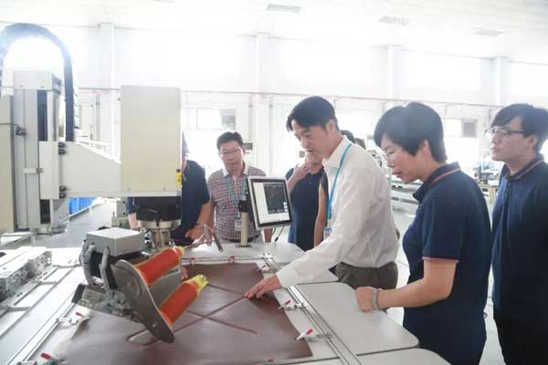 中國服裝協會一行人參觀寶盈5.jpg